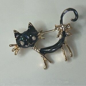 Vintage style enamel pin - excellent condition - black cat